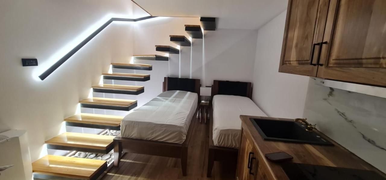Bujtina Gjyshi Ilo Hotel Tushemisht ภายนอก รูปภาพ