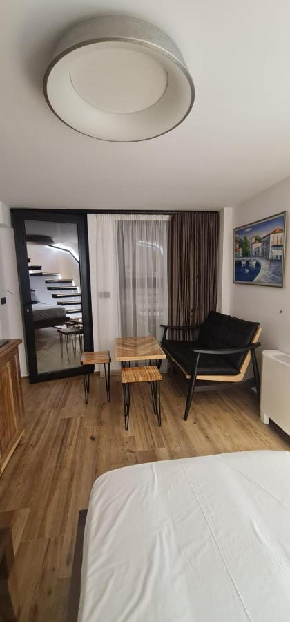 Bujtina Gjyshi Ilo Hotel Tushemisht ภายนอก รูปภาพ