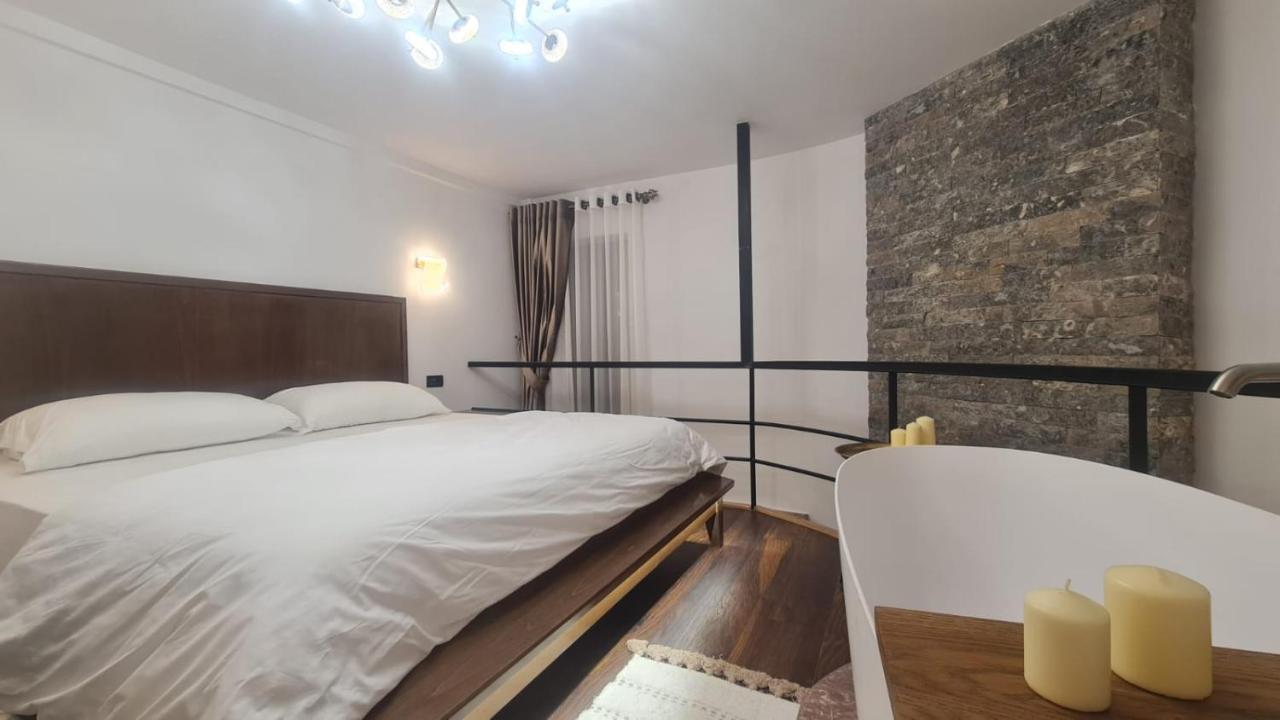Bujtina Gjyshi Ilo Hotel Tushemisht ภายนอก รูปภาพ