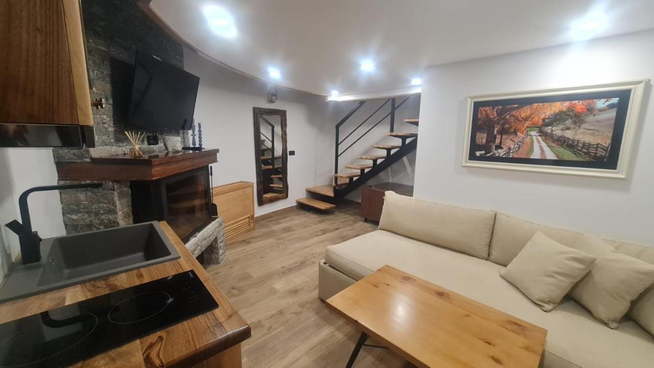Bujtina Gjyshi Ilo Hotel Tushemisht ภายนอก รูปภาพ